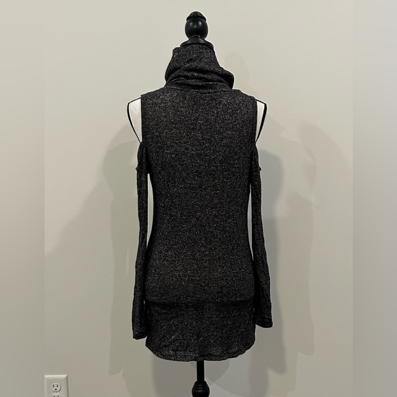 Haute Monde Turtleneck Cold Shoulder Top - Picture 4 of 4